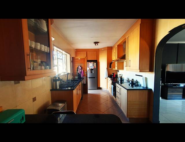 4 BEDROOM FREEHOLD FOR SALE IN BRACKENDOWNS